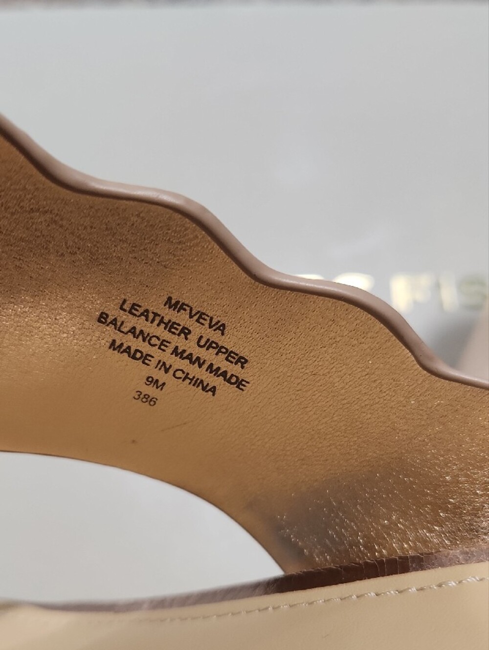 Marc Fisher Bronze Gold Scalloped Thong Sandals Size 9 - Picture 5 of 9